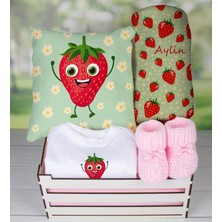 eJOYA Ahşap Sandıkta Kişiye Özel Zıbın Yastık Battaniye Ve Patik Bebek  Seti 109657