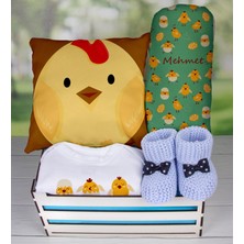 eJOYA Ahşap Sandıkta Kişiye Özel Zıbın Yastık Battaniye Ve Patik Bebek  Seti 109646