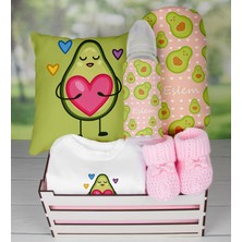 eJOYA Ahşap Sandıkta Kişiye Özel Zıbın Biberon Yastık Battaniye Ve Patik Bebek  Seti 109661