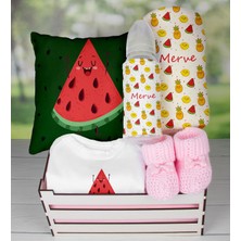 eJOYA Ahşap Sandıkta Kişiye Özel Zıbın Biberon Yastık Battaniye Ve Patik Bebek  Seti 109665