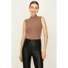 Select Moda Kadın Balıkçı Yaka Kolsuz Alttan Çıtçıtlı Body