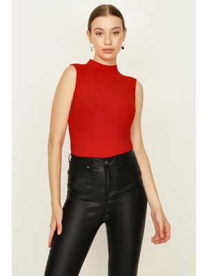 Select Moda Kadın Balıkçı Yaka Kolsuz Alttan Çıtçıtlı Body