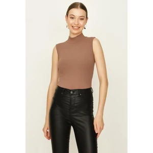 Select Moda Kadın Balıkçı Yaka Kolsuz Alttan Çıtçıtlı Body