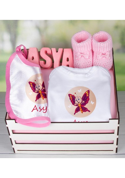Ahşap Sandıkta Kişiye Özel Zıbın Önlük Taş İsimlik Ve Patik Bebek Seti 109439