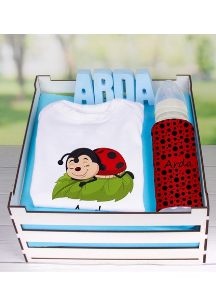 Ahşap Sandıkta Kişiye Özel Zıbın Biberon Ve Taş İsimlik Bebek Seti 109472