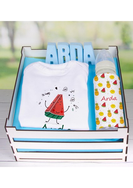 Ahşap Sandıkta Kişiye Özel Zıbın Biberon Ve Taş İsimlik Bebek Seti 109474