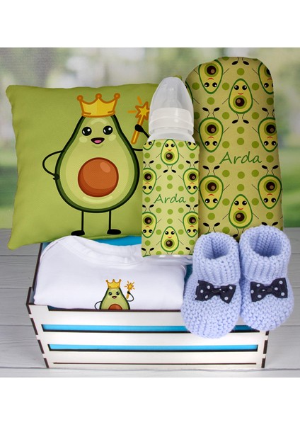 Ahşap Sandıkta Kişiye Özel Zıbın Biberon Yastık Battaniye Ve Patik Bebek Seti 109662