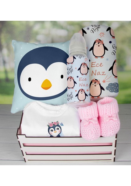 Ahşap Sandıkta Kişiye Özel Zıbın Biberon Yastık Battaniye Ve Patik Bebek Seti 109674