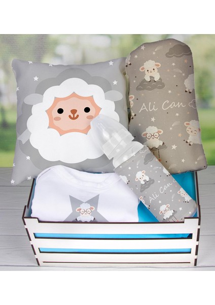 Kişiye Özel Bebek Hediye Seti Ahşap Sandıkta Zıbın Biberon Yastık ve Battaniye