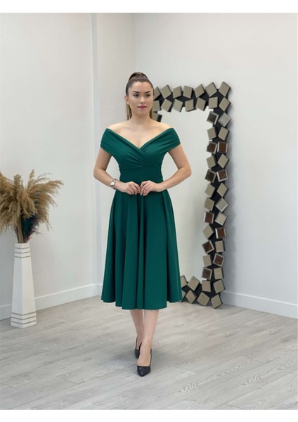 Kayık Yaka Midi Elbise Kloş Silüet Zümrüt Yeşil Klasik Tarz Kadın Giyimi