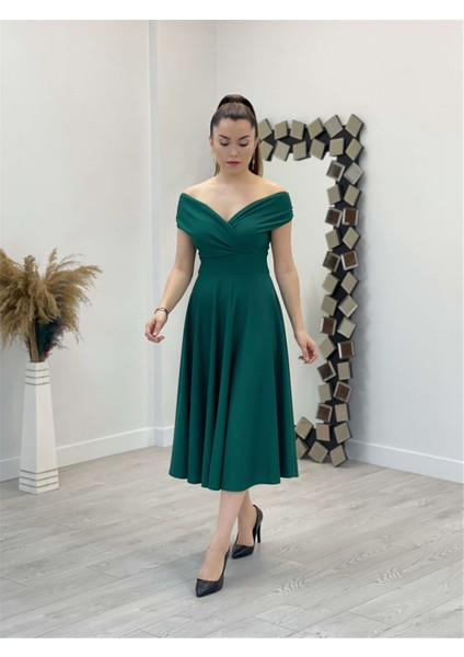 Kayık Yaka Midi Elbise Kloş Silüet Zümrüt Yeşil Klasik Tarz Kadın Giyimi indirimleri