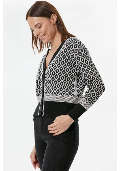 Düğmeli Geometrik Desenli Triko Hırka - Siyah modelleri