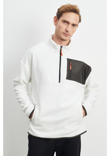 Erkek Beyaz Oversize Bol Kesim Dik Bato Yaka Cep Detaylı Fermuarlı Soğuk Geçirmez Polar Sweatshirt