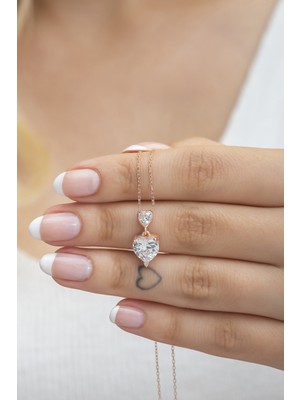 Nereze 925 Ayar Gümüş Beyaz Taşlı Çift Kalp Tasarım Kolye