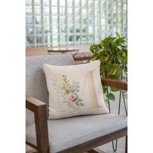 RugViva 43 x 43 cm Bej Premium Kumaş Tay Tüyü Döşemelik Dekoratif Çift Taraflı M Harfli Kırlent Kılıfı KRL545