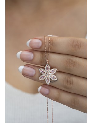 Nereze 925 Ayar Gümüş 6 Yapraklı Pembe Taşlı Çiçek Kolye