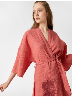Koton Nakışlı Yoga Kimono Kuşak Detaylı