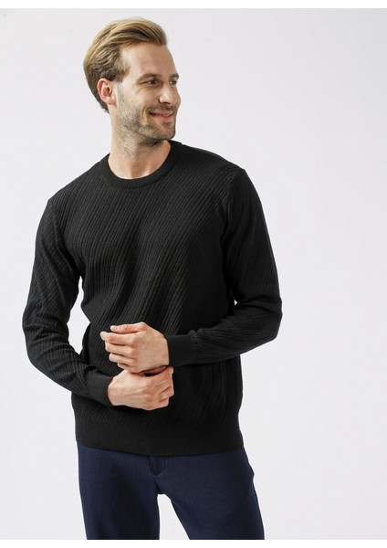 O Yaka Armürlü Siyah Erkek Kazak TR2013700255 modelleri