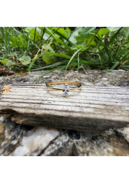 Minimal Altın Yüzük - 14 Ayar Altın Oval 0.50 Karat Zirkon Taşlı Minimal Tektaş Kadın Yüzük