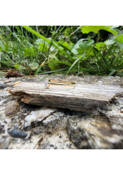 Minimal Altın Yüzük - 14 Ayar Altın Oval 0.50 Karat Zirkon Taşlı Minimal Tektaş Kadın Yüzük fırsatları