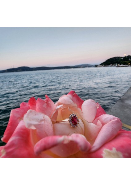 Altın Yüzük - 1,05 Ct Yakut 0,30 Ct Pırlanta (Signty) Taşlı Anturajlı Vintage Tasarım Modern 14 Ayar Altın Yüzük fırsatları