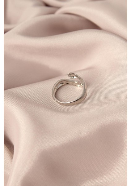 Ayarlamalı Gümüş Renk Metal Sarılan Eller Model Kadın Yüzük fiyatları