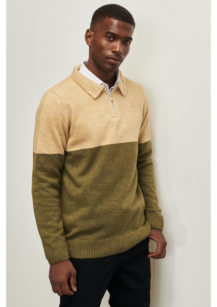 Erkek Bej Hakı Standart Fit Normal Kesim Polo Yaka Şardonlu Yumuşak Dokulu Triko Kazak