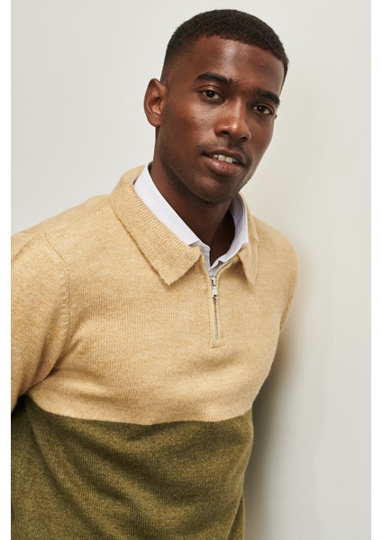 Erkek Bej Hakı Standart Fit Normal Kesim Polo Yaka Şardonlu Yumuşak Dokulu Triko Kazak modelleri