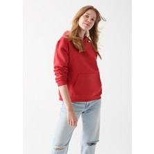Mavi Kapüşonlu Kırmızı Sweatshirt