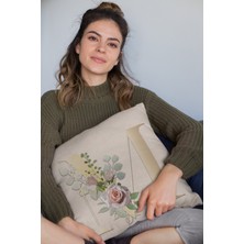 RugViva 43 x 43 cm Bej Premium Kumaş Tay Tüyü Döşemelik Dekoratif Çift Taraflı M Harfli Kırlent Kılıfı KRL545