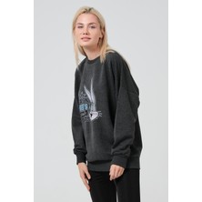 Looney Tunes Bugs Bunny Lisanslı Baskılı Antrasit Bisiklet Yaka Oversize Kadın Sweatshirt