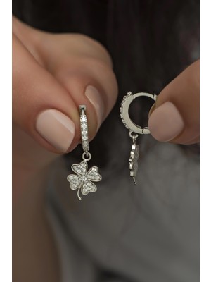 Nereze 925 Ayar Gümüş Sallantılı Rodyumlu Yonca Küpe