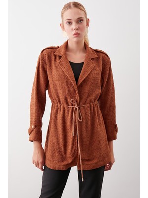 Vitrin Beli Büzgü Detaylı Ceket