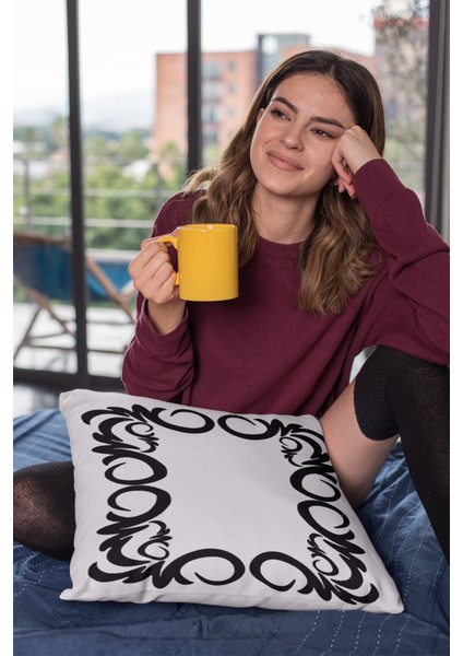 Tay Tüyü Dokuma Premium Kumaş Çift Taraflı Kırlent Yastık Kılıfı Sarmal Çerçeveli 43X43 Cm KRL317 fırsatları
