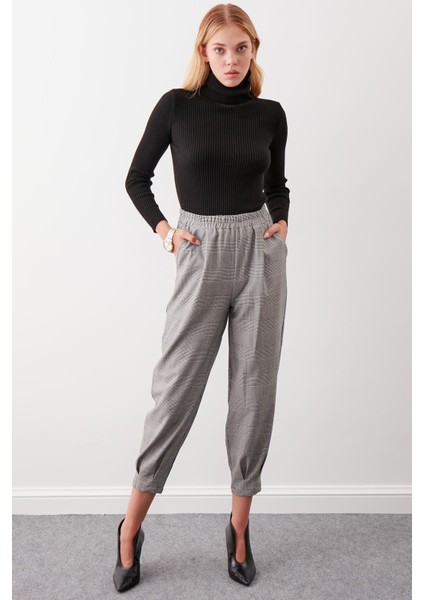 Ekose Desen Pileli Havuç Pantolon