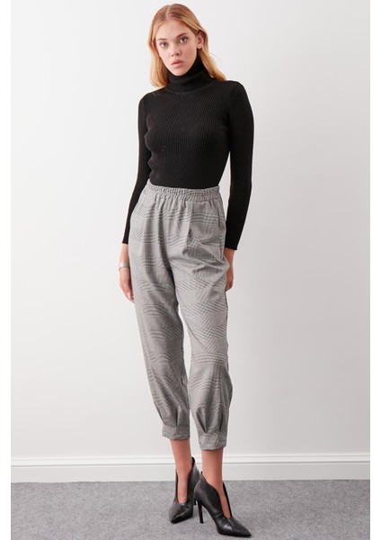 Ekose Desen Pileli Havuç Pantolon modelleri