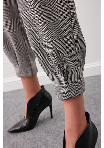 Ekose Desen Pileli Havuç Pantolon indirimleri