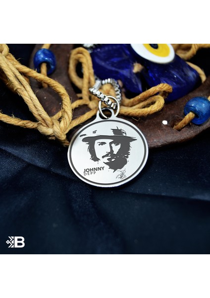 Johnny Depp Yuvarlak Çelik Kulplu Kolye