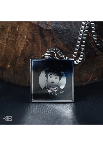 Charlie Chaplin Kare Çelik Kolye - 3177