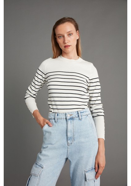 Kadın Ekru Kolu Aksesuar Detylı Çizgili Bisiklet Yaka Triko Kazak modelleri