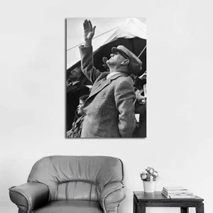 Atatürk Göğe Bakarken Kanvas Tablo