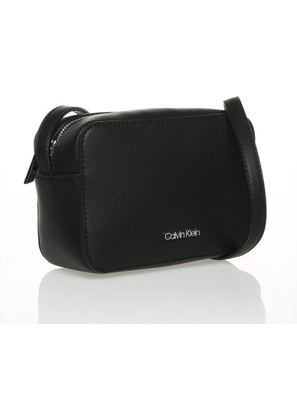 Calvin Klein Çapraz Çan, Standart, Siyah