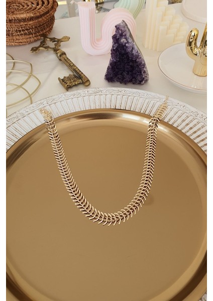 Kadın Altın Rengi Kılçık Model Kolye