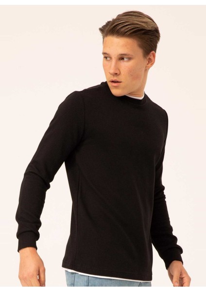 O Yaka Armürlü Siyah Erkek Kazak TR2013700262 modelleri