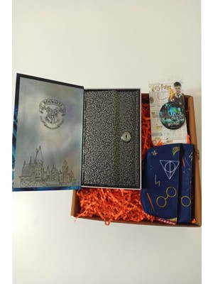 Alanç Yılbaşı, Doğum Günü, Özel Gün Hediye Seti Harry Potter Kitap Görünümlü Kilitlenebilir Gizli Kasa, Tasarım El Cüzdanı, Rozet Seti