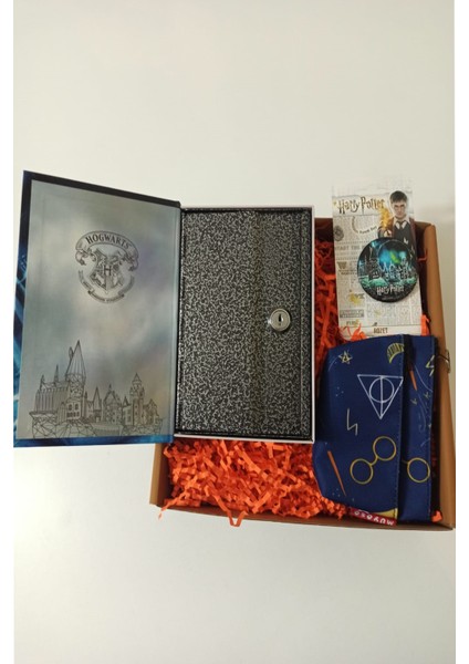 Yılbaşı, Doğum Günü, Özel Gün Hediye Seti Harry Potter Kitap Görünümlü Kilitlenebilir Gizli Kasa, Tasarım El Cüzdanı, Rozet Seti