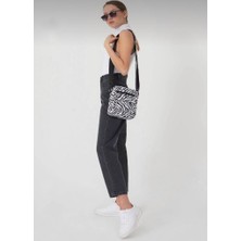 Modvina Kadın Beyaz Siyah Zebra Desenli Çanta