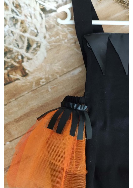 Cadılar Bayramı Siyah Deri Detaylı Bebek Kız Tulum ve Bandana fırsatları