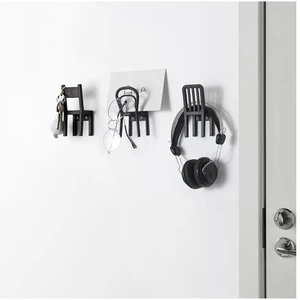 Fjantıg Kanca, Siyah