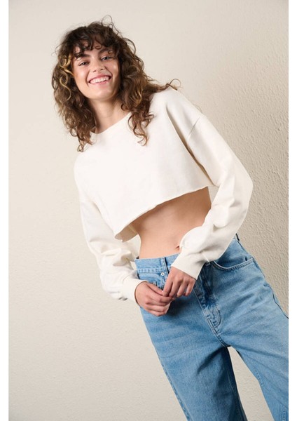 Ekru Kısa Crop Sweat